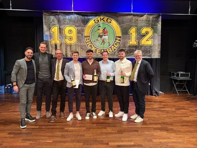 Auf dem Bild stehend von links: Spielausschussvorsitzender Patrick Wittmann, Benny Saltzer 235 Spiele, 2. Vorsitzender Volker Hellbusch, Björn Zeißler 408 Spiele, Nico Hellbusch 204 Spiele, Alex Meyer 332 Spiele, Dennis Nestler 218, Armin Zeißler Vorsitzender